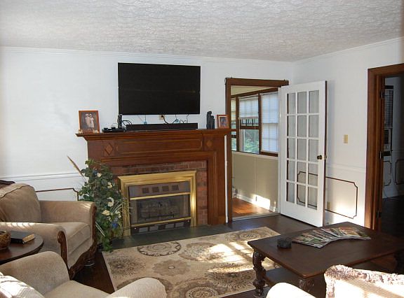 5th image of 310 Whippoorwill Ln