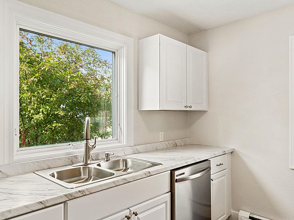 3rd image of 112 Fulton St