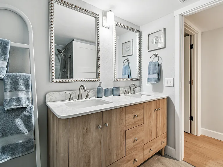 Bathroom - double sink vanity