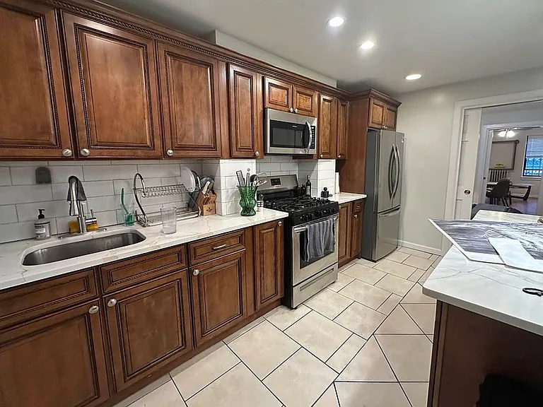 541 Monroe St #1 — Photo 2