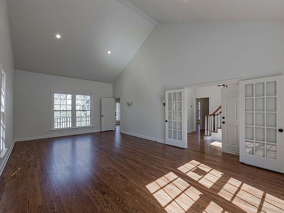 5th image of 104 Jamesborough Ct