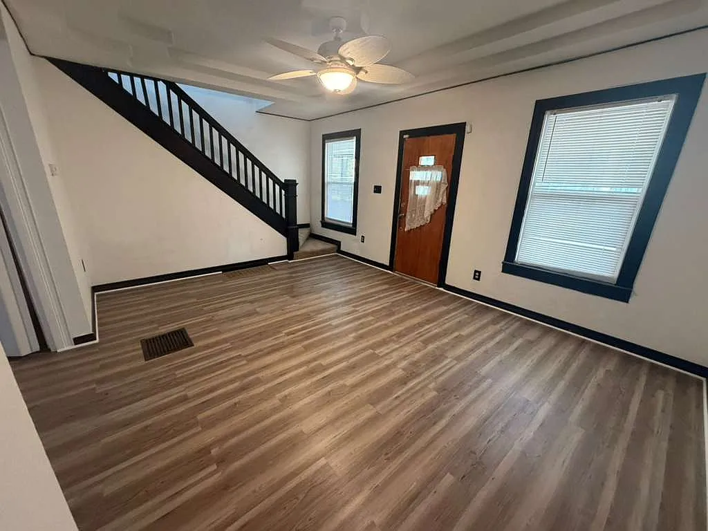 3 bed, 1360 sqft, $1,200 — Photo 1