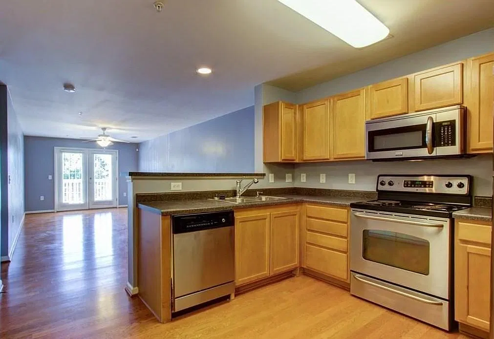 7108 W Friendly Ave — Photo 4