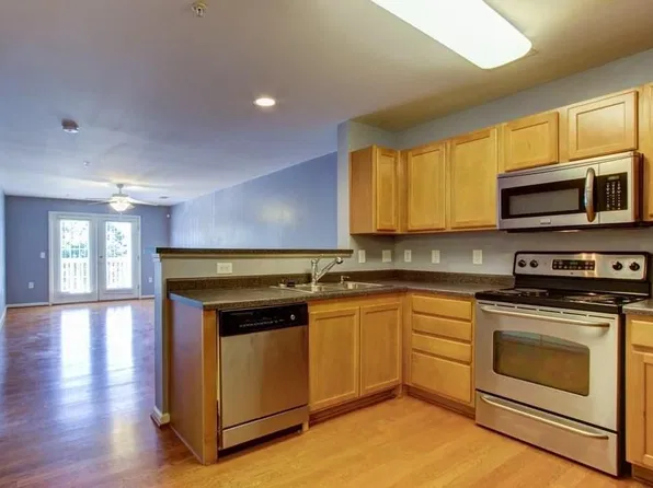 7108 W Friendly Ave Unit 210, Greensboro, NC 27410
