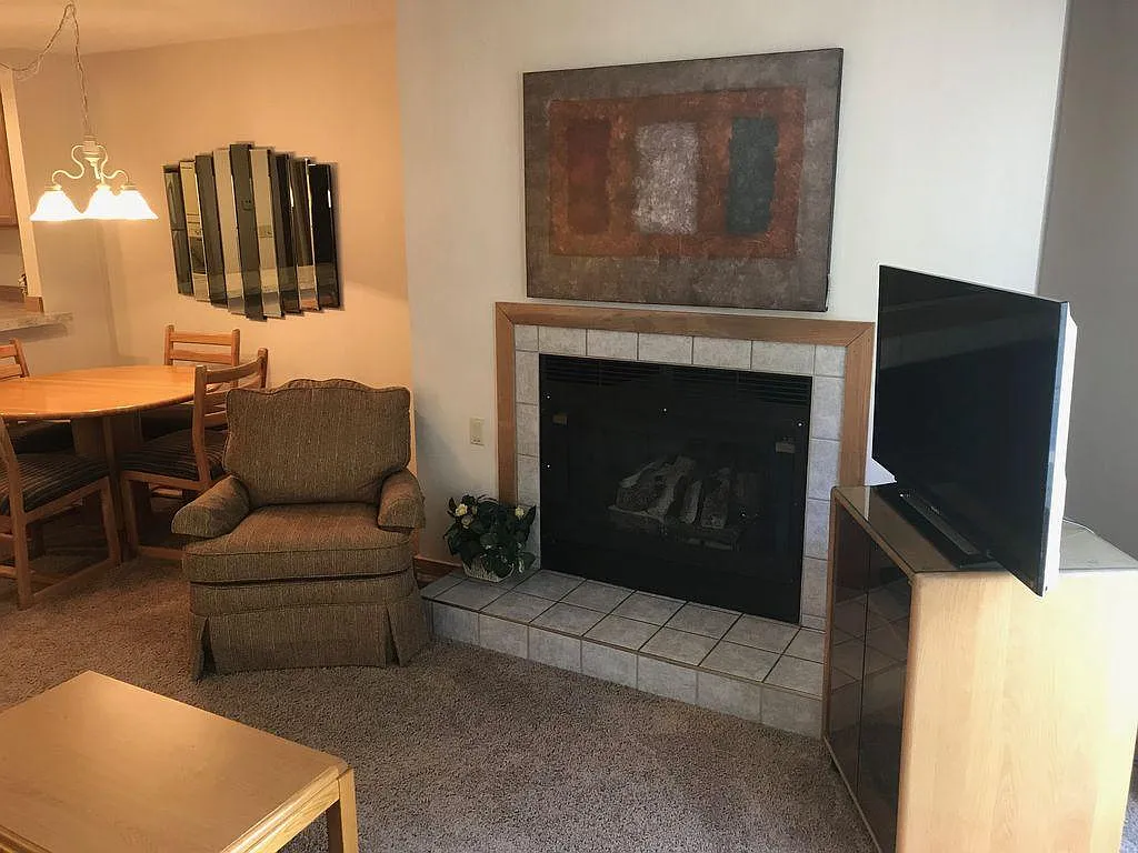 2 bed, 950 sqft, $1,500 — Photo 3
