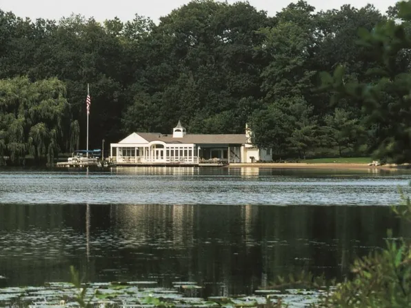 2623 Turtle Shores Dr, Bloomfield Hills, MI 48302