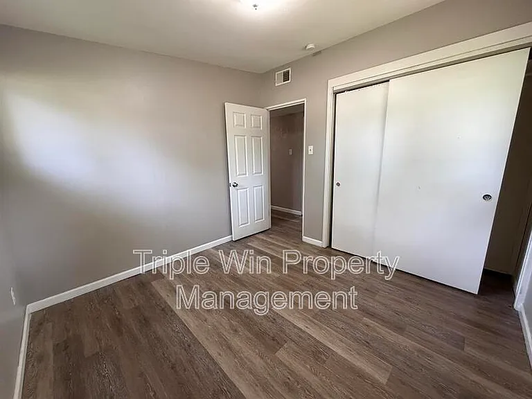 835 Bobbins Ln — Photo 26