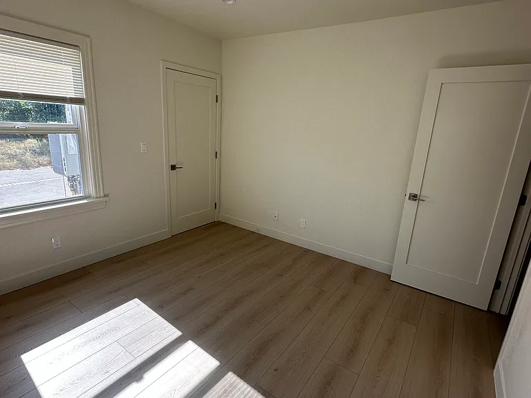 215 Sinclair Ave #215 — Photo 12