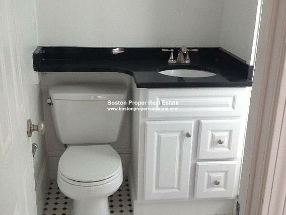 64 Hemenway St. #17 Boston - Fenway Unit Photo 4 (2)