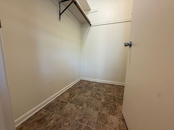5th image of 1936 Ford Pkwy APT 105