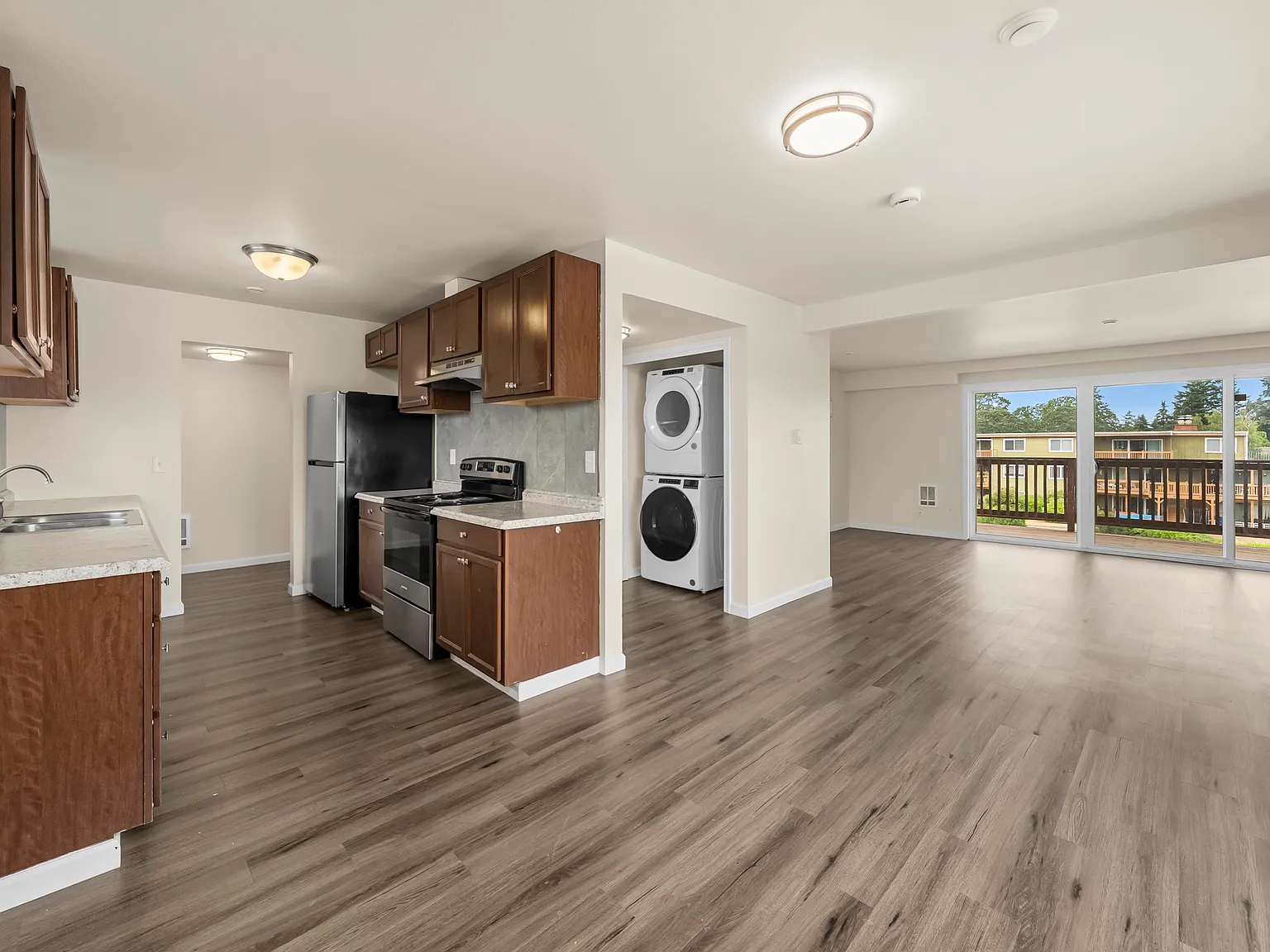 2 bed, 1300 sqft, $1,800 — Photo 4