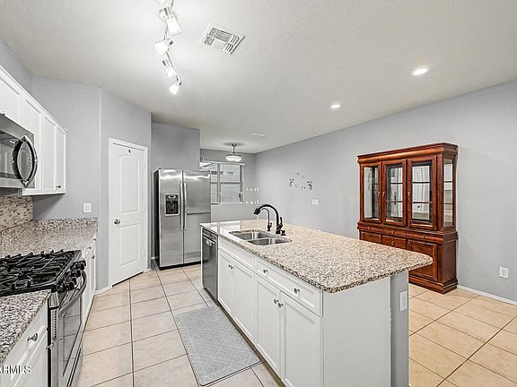 3rd image of 30936 W PICADILLY Road