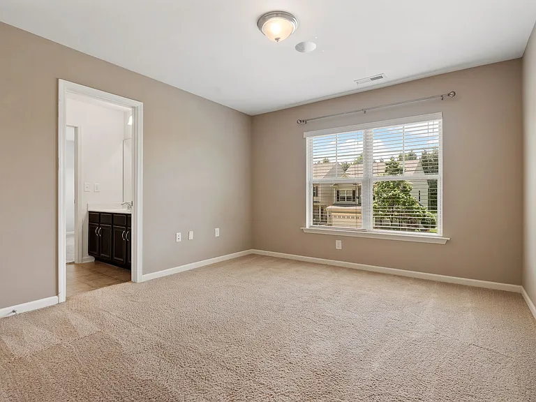 2708 Evanston Ave — Photo 14