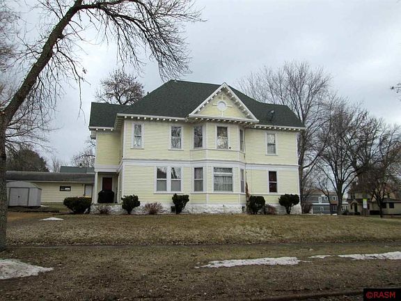4th image of 718 Armstrong Blvd S