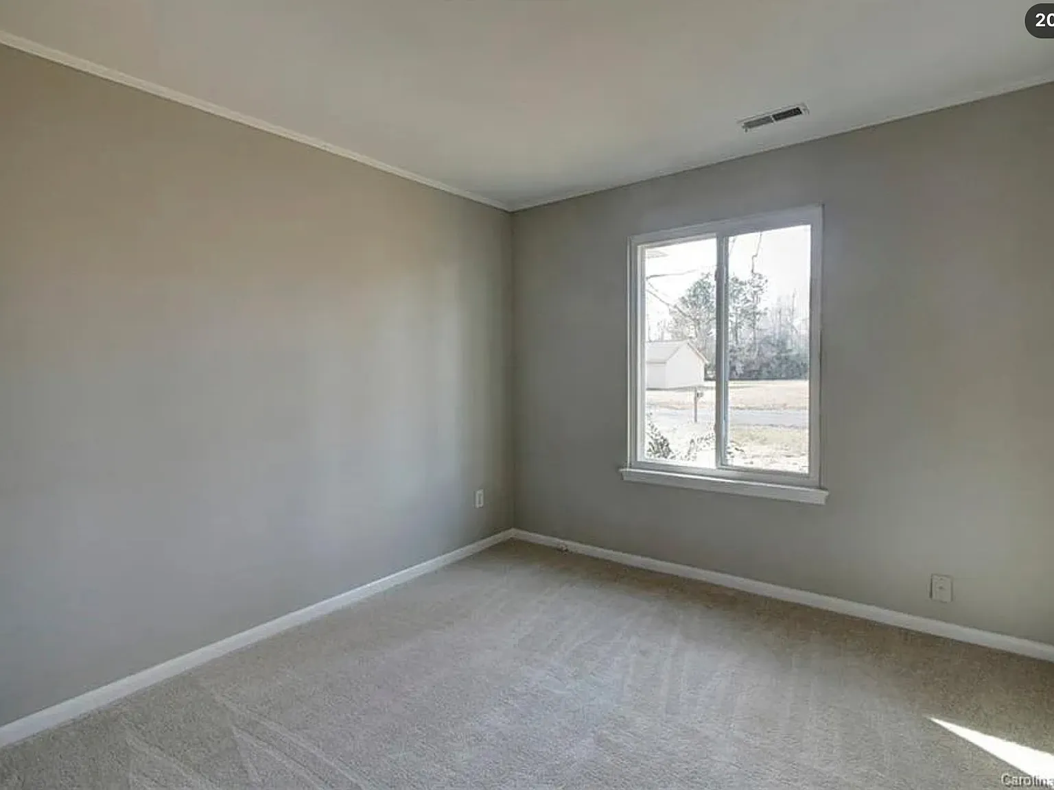 3 bed, 1.5 bath, 1200 sqft, $1,950 — Photo 4