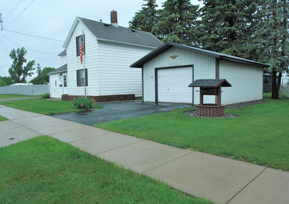 2nd image of 101 Cedar Ave N