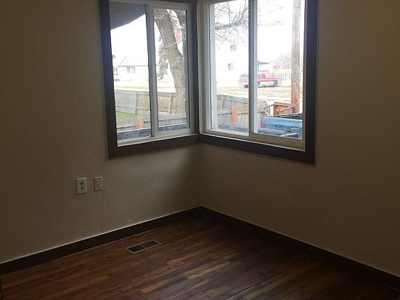 4th image of 8424 E Broadway Ave