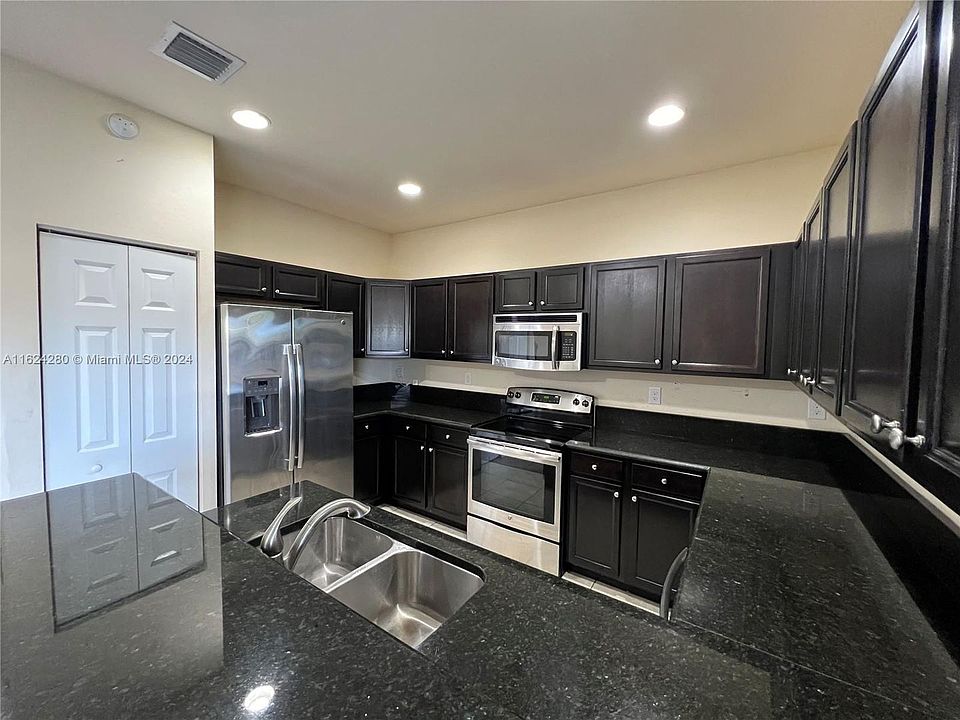1st image of 748 SE 32nd Ave #748