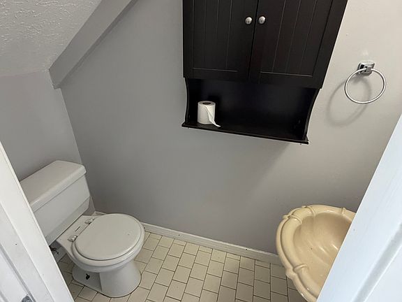 3rd image of 3122 Debra Blvd