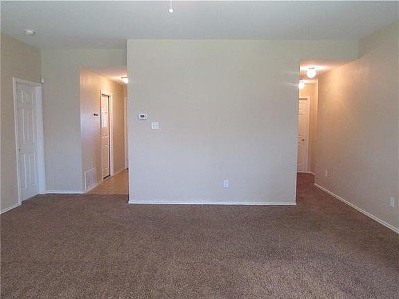 4th image of 4907 Willamette Ln