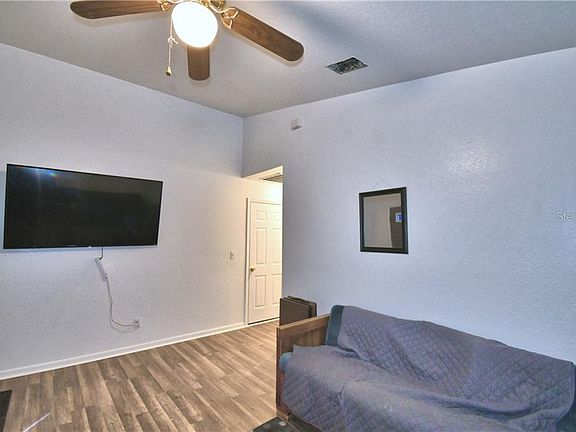 4th image of 238 Ayrshire Pl