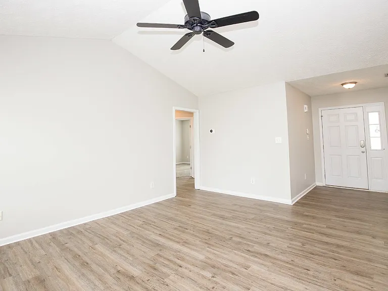 196 Lochwood Dr — Photo 12