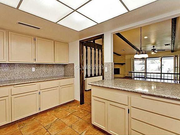 3rd image of 2125 Plaza Del Padre