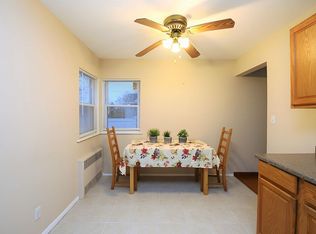 5 Croyden Ln, Hicksville, NY 11801