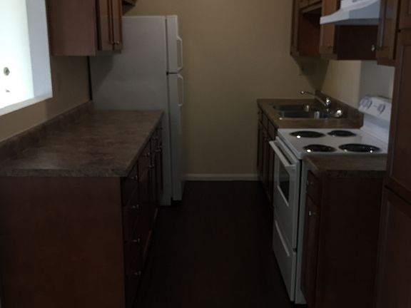 4th image of 443 E St APT 2