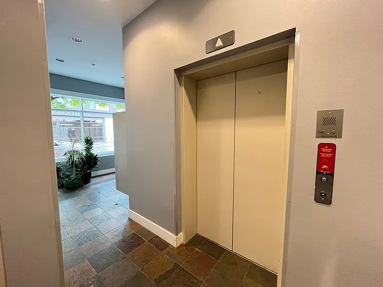 838 SE 38th Ave #302 — Photo 4