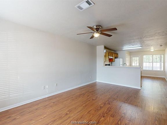 2nd image of 1513 Hollowhill Dr APT B