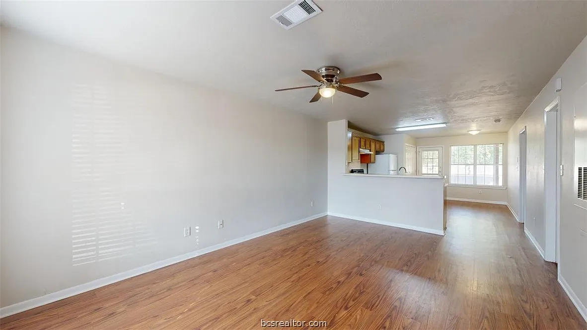 Building Photo - 1513 Hollowhill Dr #B
