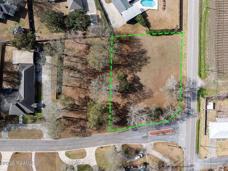 1st image of 2 Westwood Dr