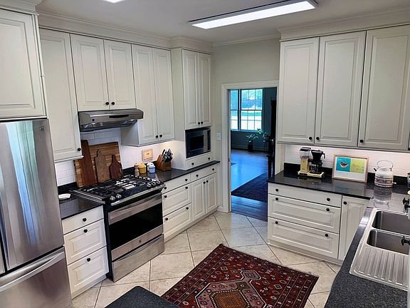 4th image of 606 E Harding Ave