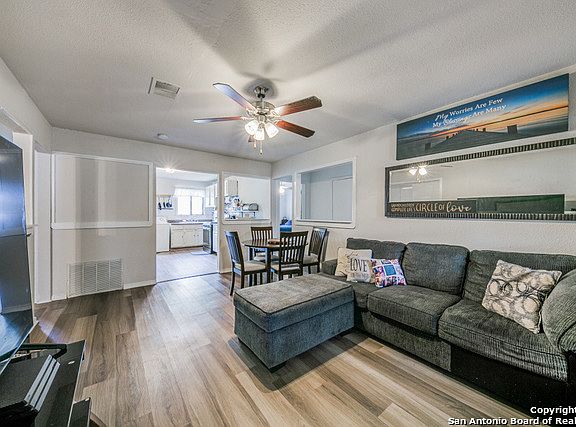 5th image of 135 ALVAREZ PL