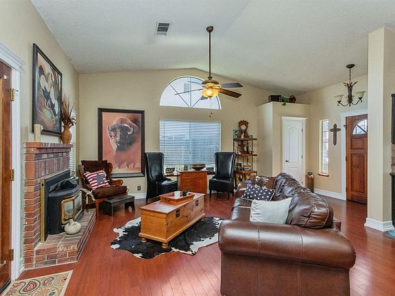 3rd image of 2332 Teakwood Way