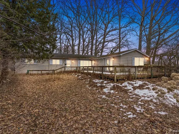 13245 N Holly Rd, Holly, MI 48442