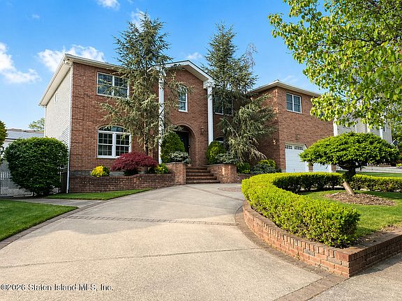 3rd image of 699 Ionia Ave