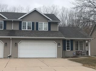 991 Coggins Ct, Green Bay, WI 54313