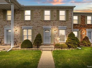 29135 E Brittany Ct, Roseville, MI 48066
