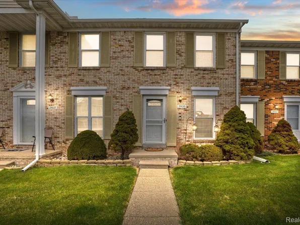 29135 E Brittany Ct, Roseville, MI 48066