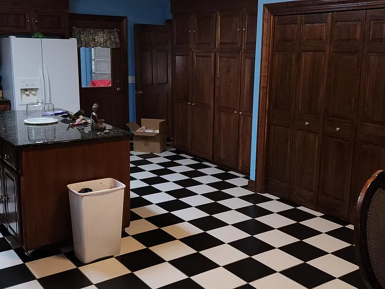 1810 Shady Grove Rd — Photo 19