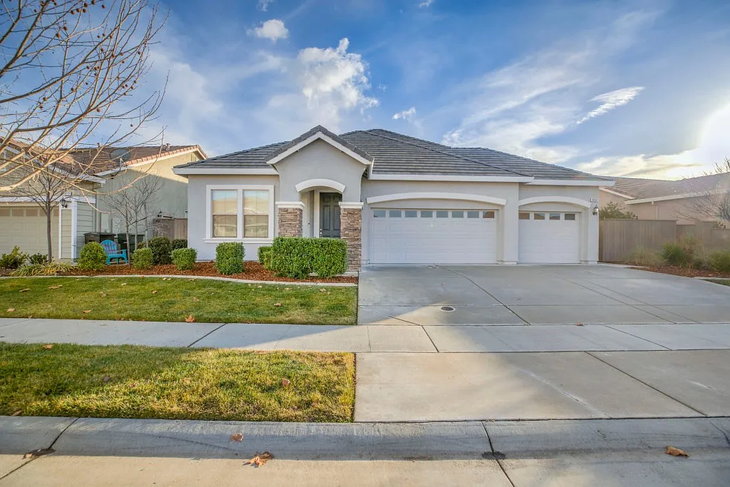 3065 Oak Trail Way photo 1