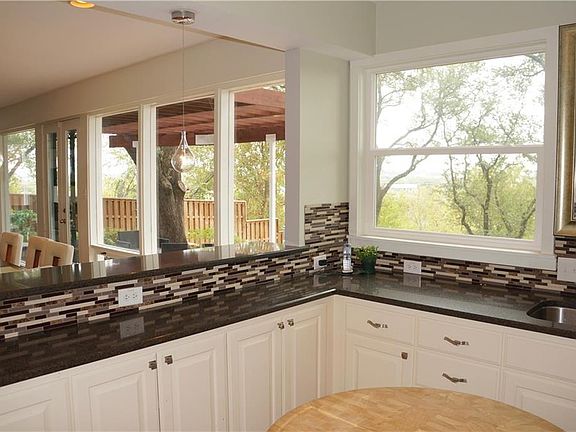 4th image of 6051 Valleyview Dr