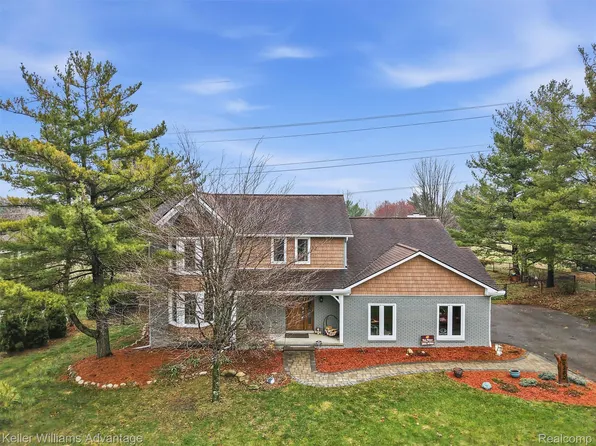 6385 Woodcrest Rdg, Clarkston, MI 48346