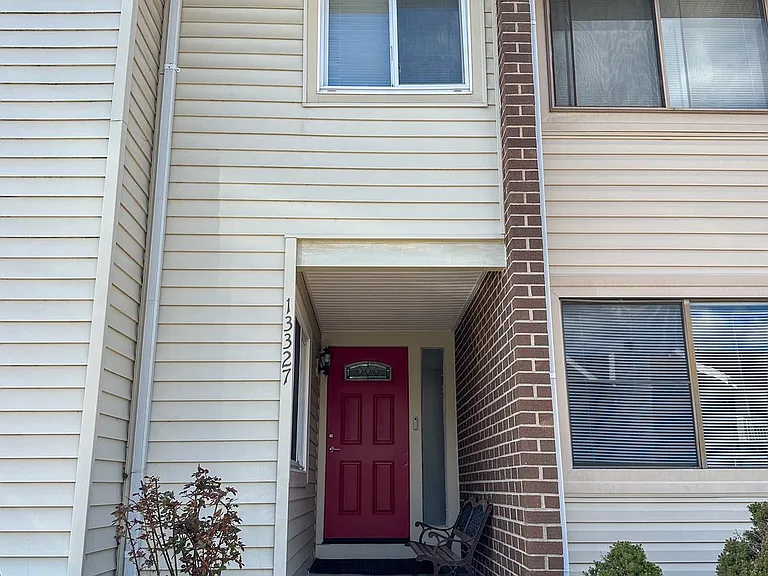 13327 Schwenger Pl — Photo 58