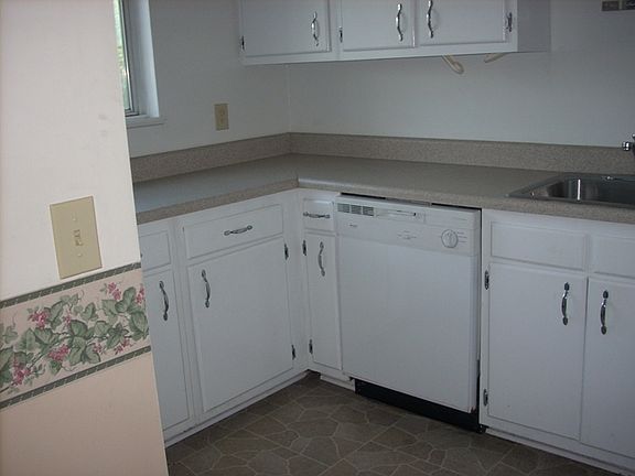 4th image of 128 Lucas Dr