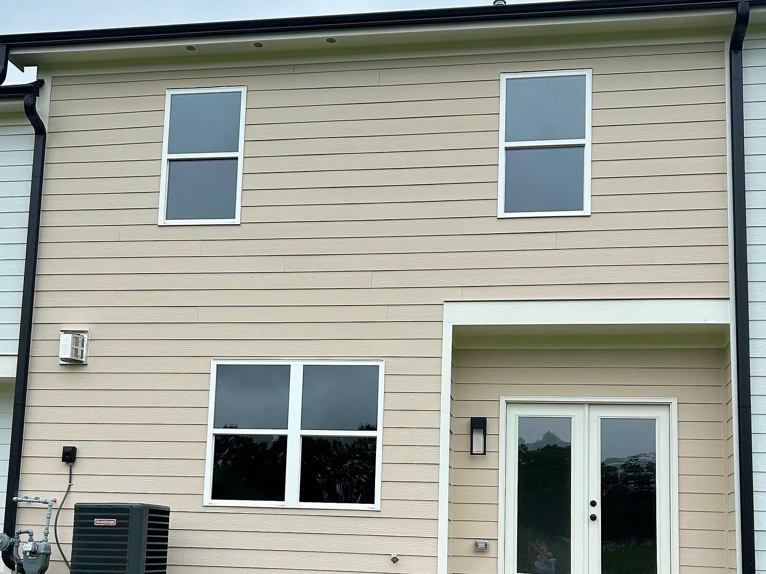 3 bed, 2.5 bath, 1660 sqft, $2,200 — Photo 2