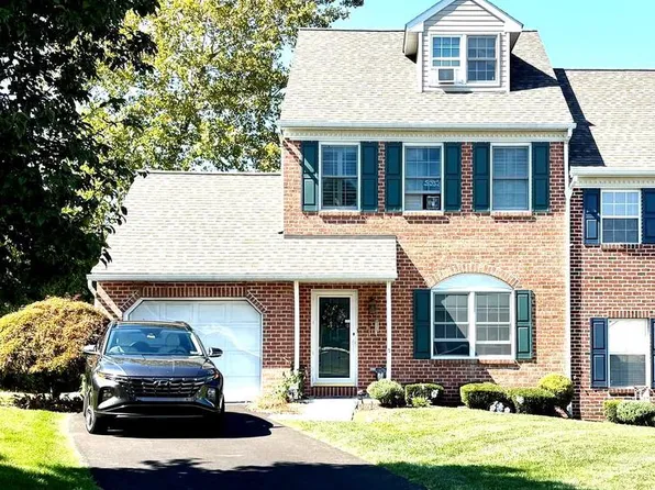 5 Charlemont Ct, Reading, PA 19607