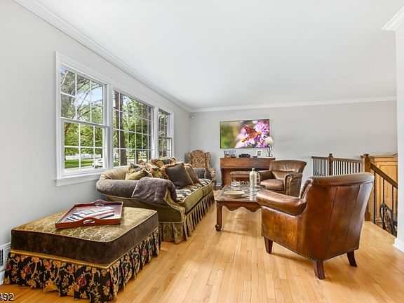 2nd image of 6 Tuxedo Dr